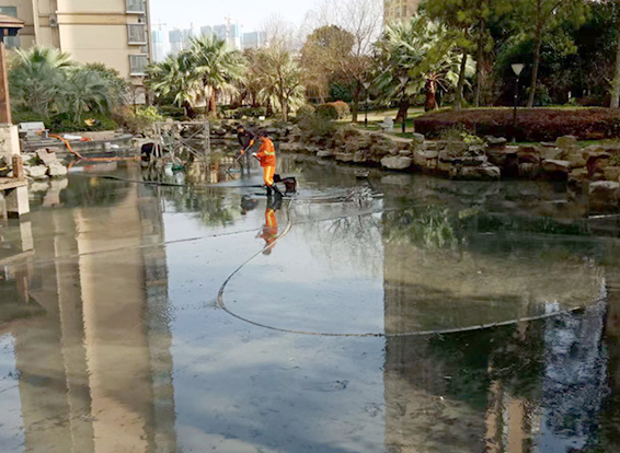 陆良景观池淤泥清理