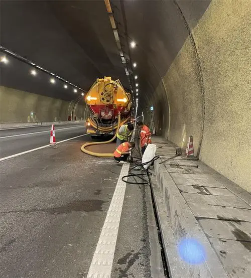 陆良隧道排水渠清淤